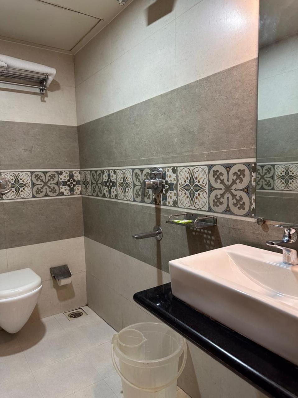 Atlas Plaza 3* Mumbai (Bombay)
